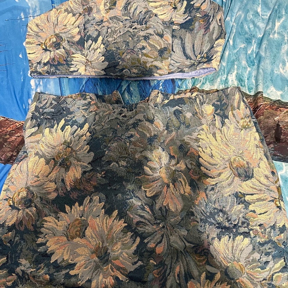 Women’s vintage floral pattern skirt set